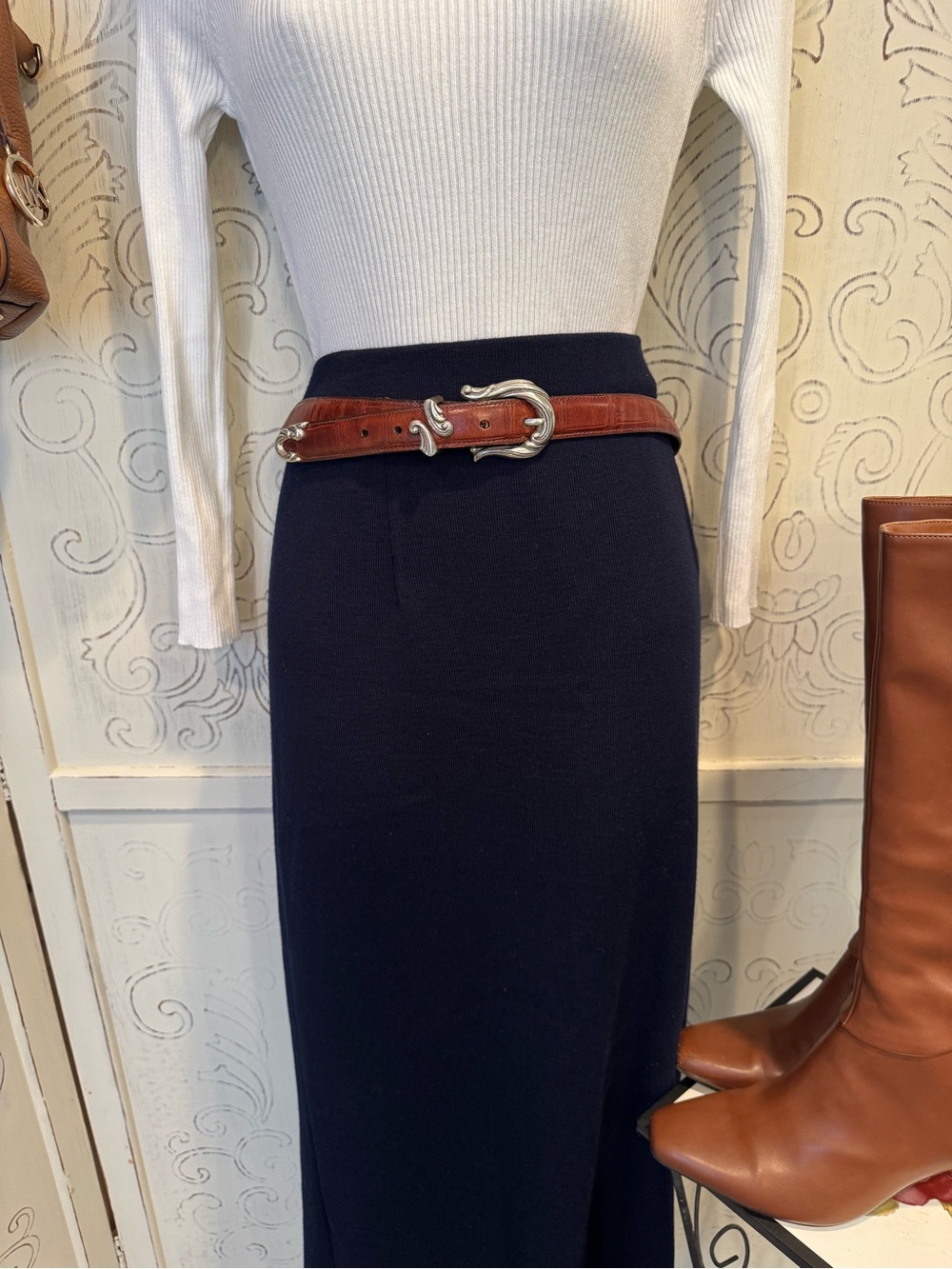 Classic Navy Gispa Italian Merino Wool Blend Skirt size large